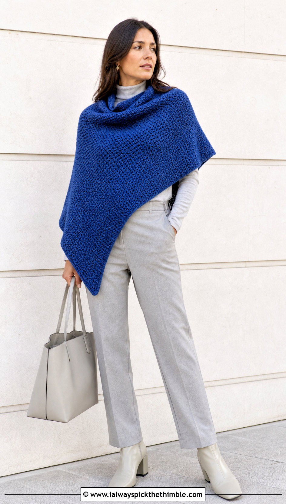 Tunisian Crochet Triangle Shawl With Monochrome Outfit - 25 triangle crochet shawl outfit ideas