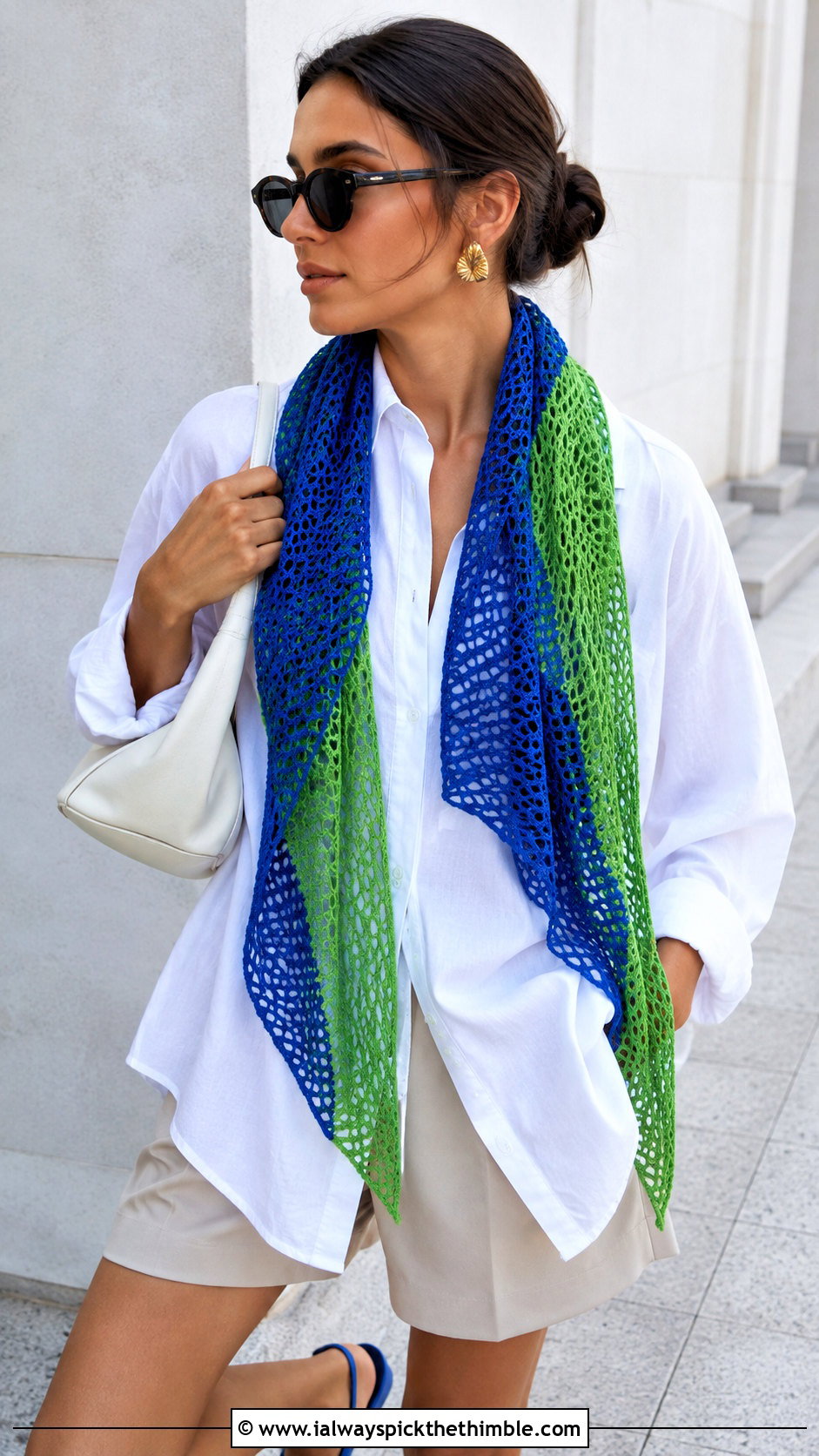 Two Color Mesh Crochet Scarf With White Shirt - 20 2 color crochet scarf outfit ideas