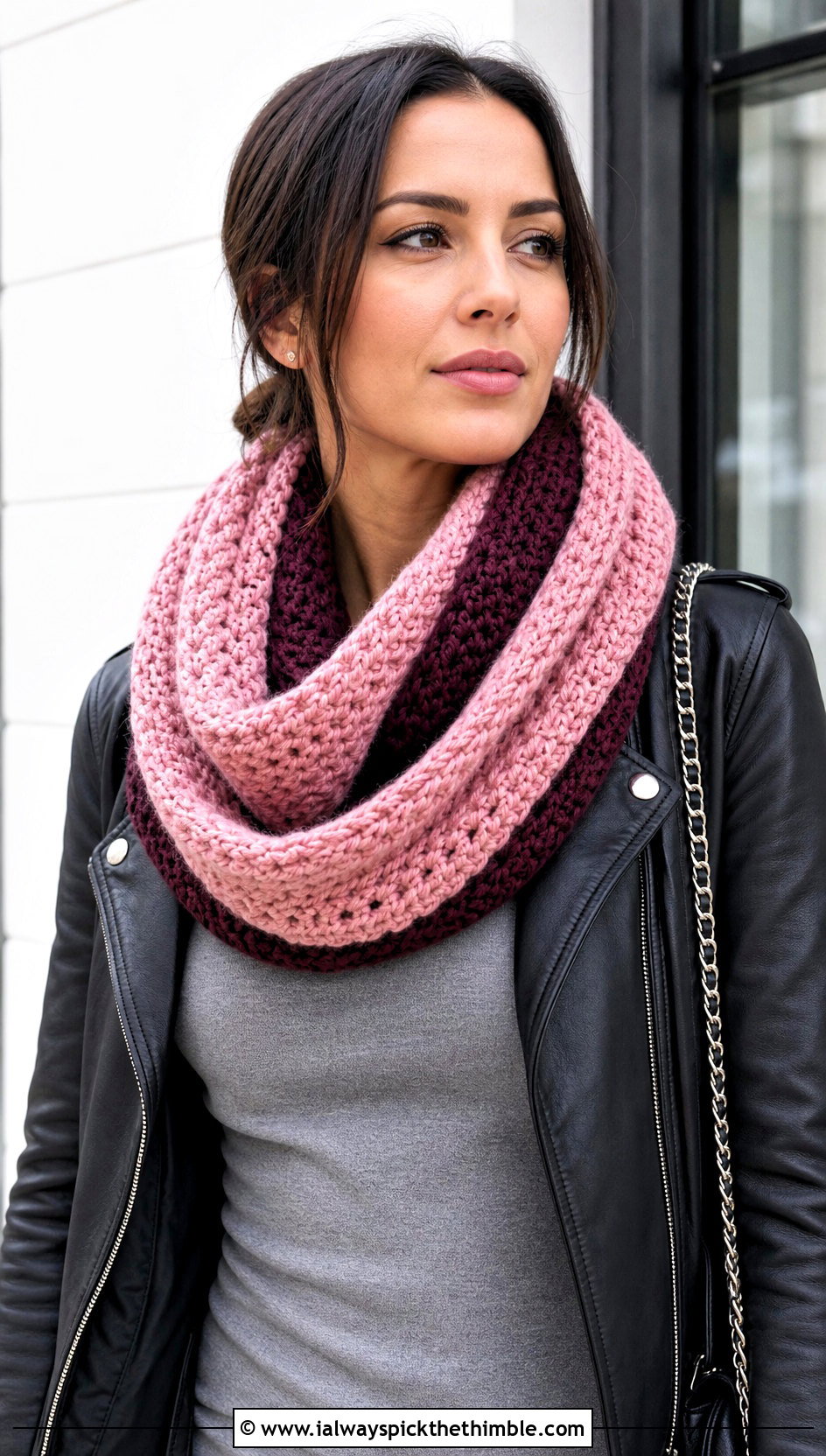 Two Tone Infinity Crochet Scarf With Leather Jacket - 20 two tone crochet scarf outfit ideas